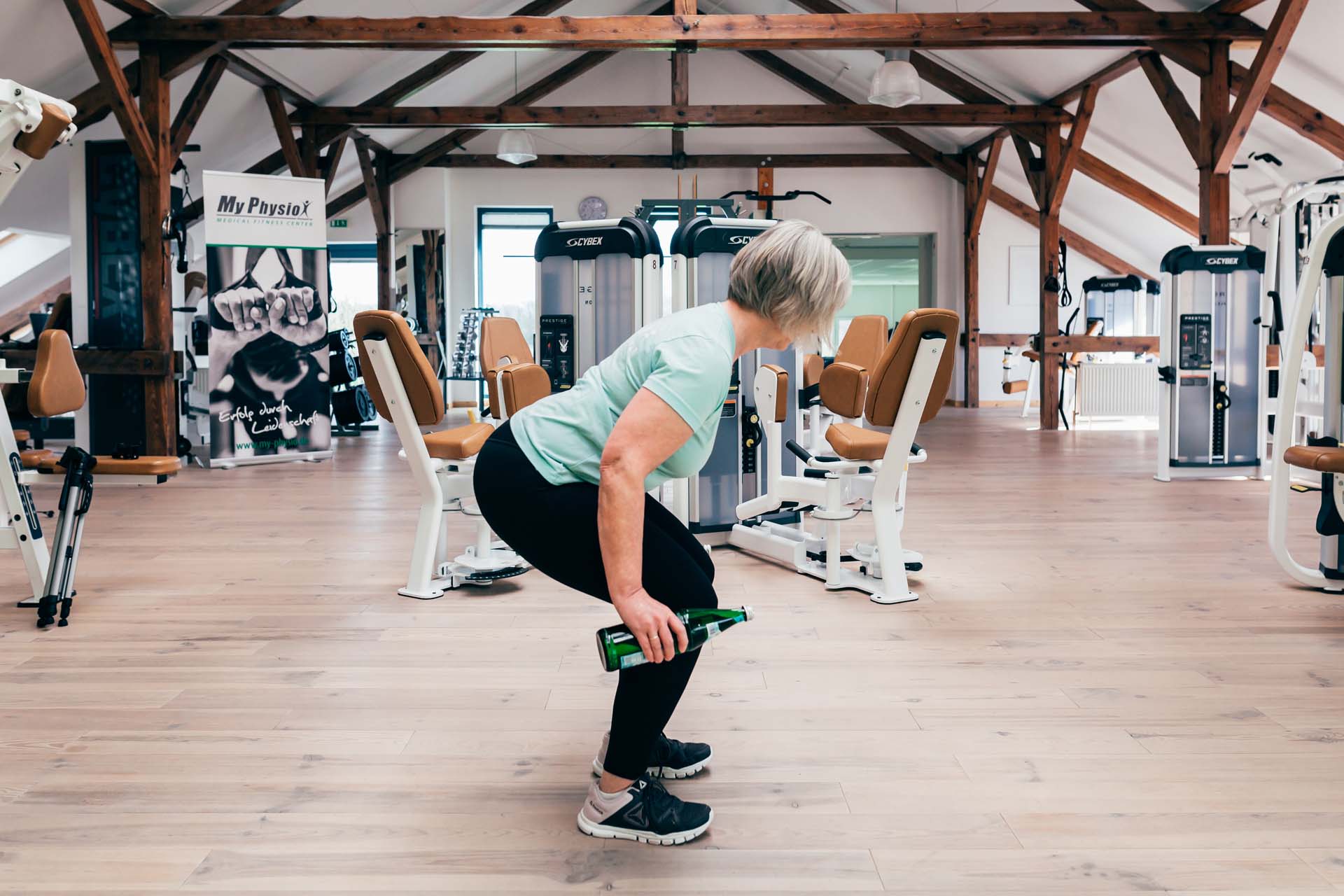 Tag 1 Übungen Seitheben und Kniebeuge My Physio Praxis für Physiotherapie Medical